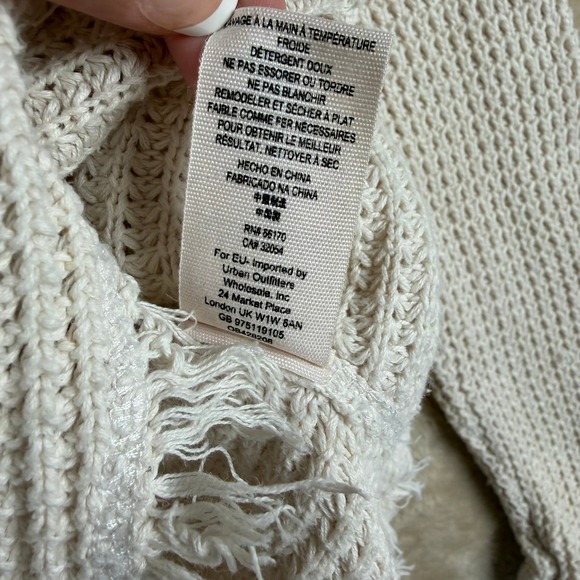 Free People Moonshine Cold Shoulder Oversized Sweater Ivory Sz S Raw Edge Fringe - Picture 5 of 9